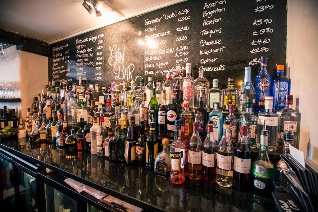 The Saracens Head Hotel Great Dunmow Kültér fotó