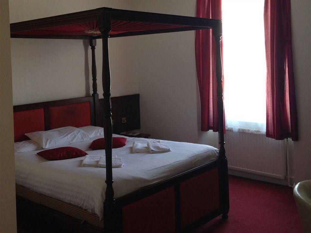 The Saracens Head Hotel Great Dunmow Kültér fotó