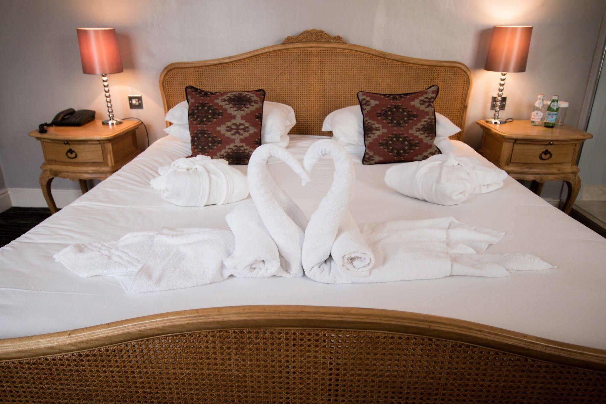 The Saracens Head Hotel Great Dunmow Kültér fotó